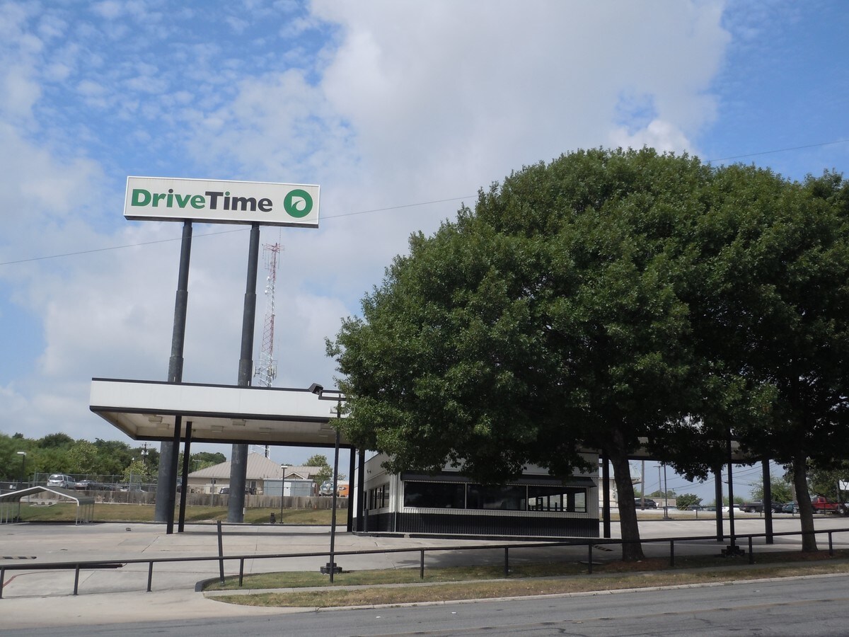 6728 Randolph Blvd, Live Oak, TX 78233