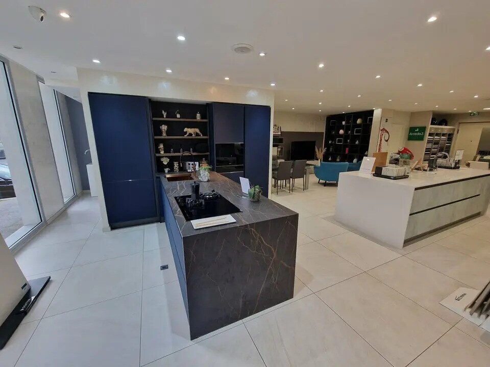 Retail in Saint-Laurent-du-Var for lease Interior Photo- Image 1 of 6