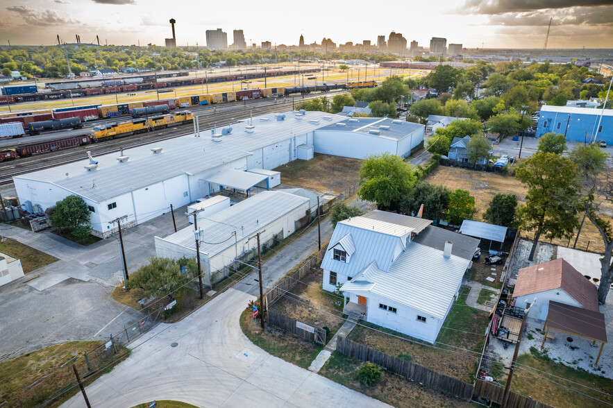 121 Pierce Ave, San Antonio, TX for sale - Building Photo - Image 1 of 29