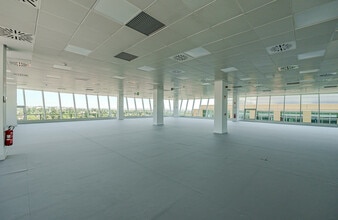 Calle Josefa Valcárcel, 40, Madrid, Madrid for lease Interior Photo- Image 1 of 14