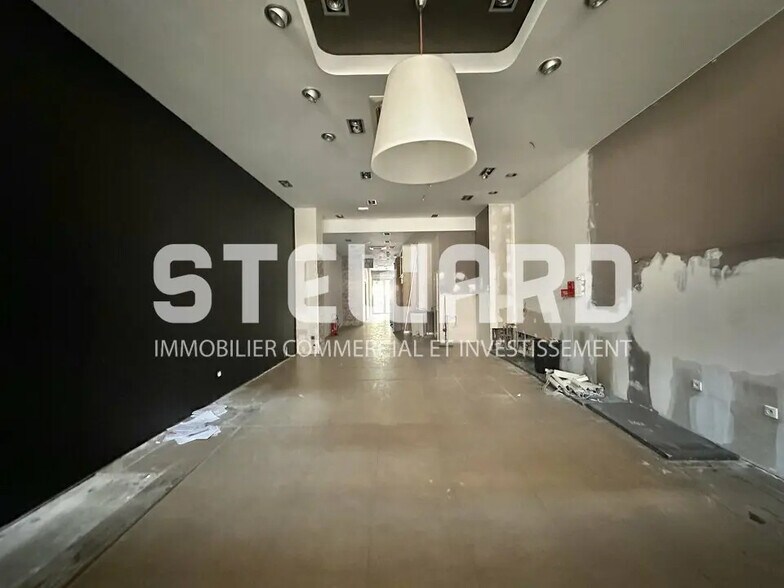 Retail in Lille for lease - Interior Photo - Image 3 of 17