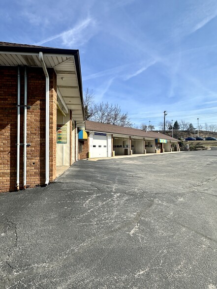 7541 US-30, North Huntingdon, PA for sale - Building Photo - Image 3 of 8