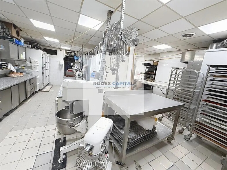 Retail in Asnières-sur-Seine for lease - Interior Photo - Image 3 of 7