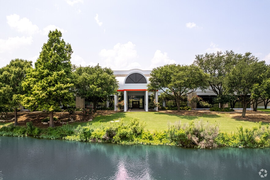 1605 Lakeway Dr, Lewisville, TX for sale - Building Photo - Image 1 of 1