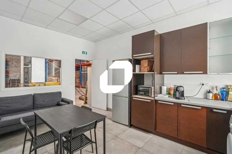 Flex in Gonesse for lease - Interior Photo - Image 3 of 14