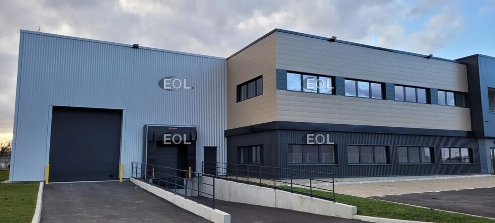 Industrial in Colombier-Saugnieu for lease - Building Photo - Image 1 of 5