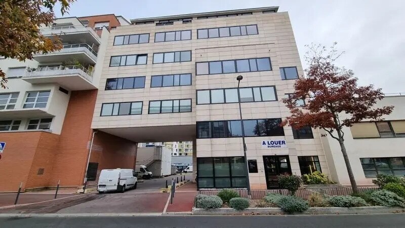 16 Rue Jean Jacques Rousseau, Issy-les-Moulineaux for lease Building Photo- Image 1 of 15