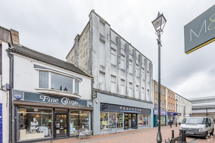 6-8 Queen St, Neath for sale - Primary Photo - Image 1 of 2