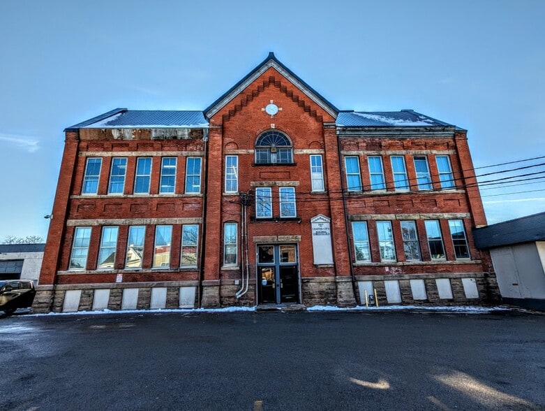 2617 Peach St, Erie, PA for lease - Building Photo - Image 1 of 25