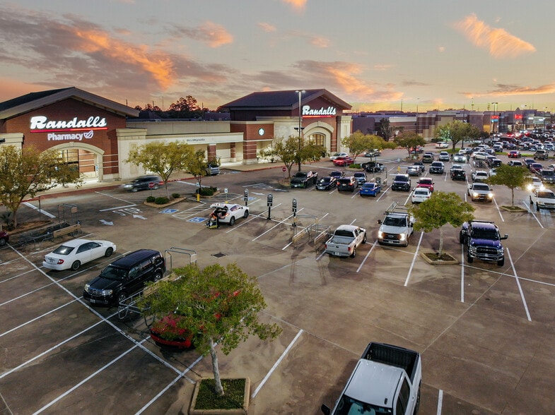 10228 Broadway St, Pearland, TX for lease - Building Photo - Image 1 of 9