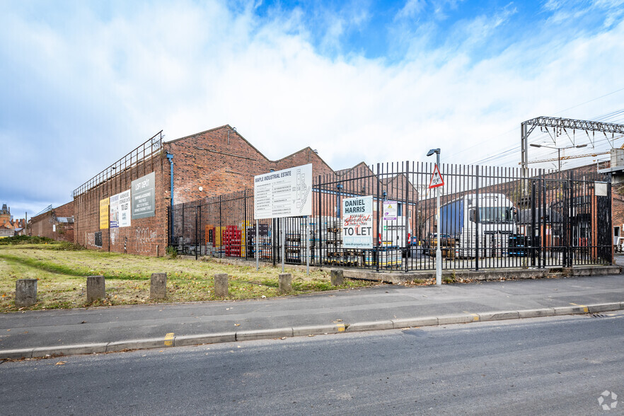 Hyde Rd, Manchester for lease - Primary Photo - Image 1 of 3