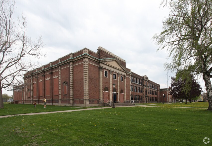 621 Payne Ave, North Tonawanda, NY 14120 Flex for Lease