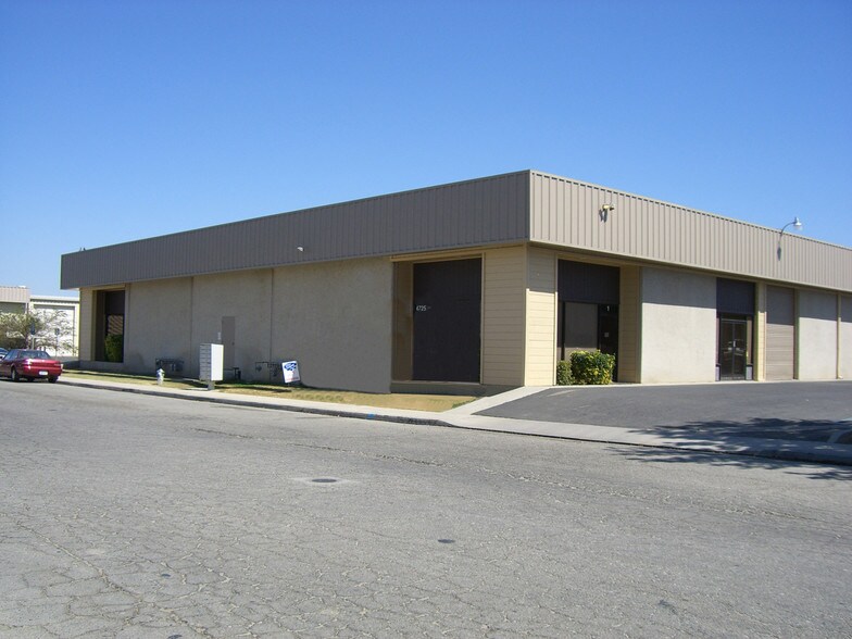 4717-4725 District Blvd, Bakersfield, CA for lease - Primary Photo - Image 1 of 4