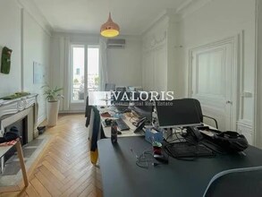 Office in Lyon for lease Interior Photo- Image 2 of 11