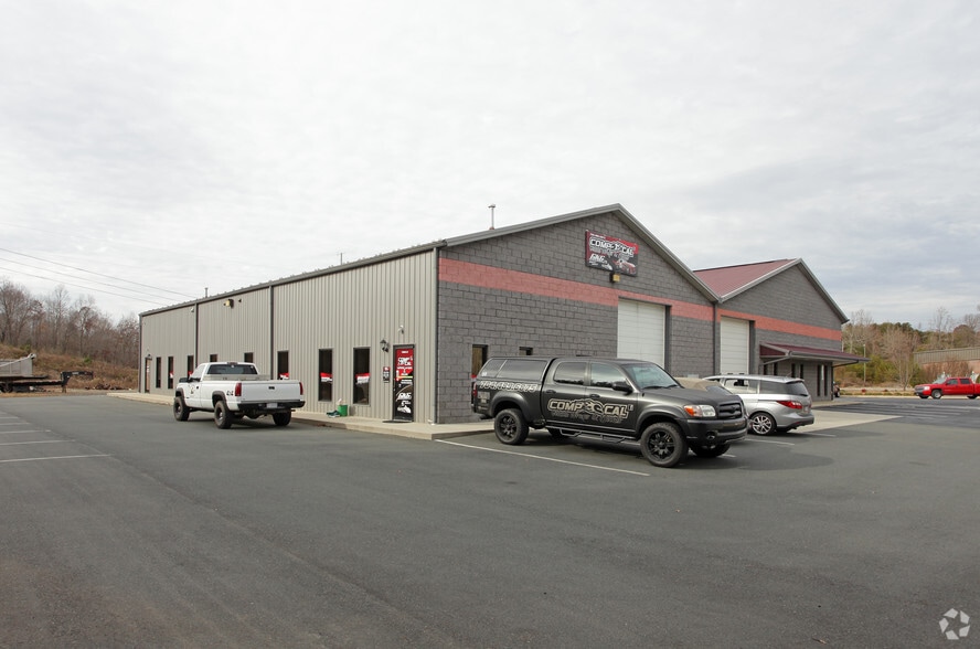 7804 Commerce Dr, Denver, NC for lease - Primary Photo - Image 1 of 4