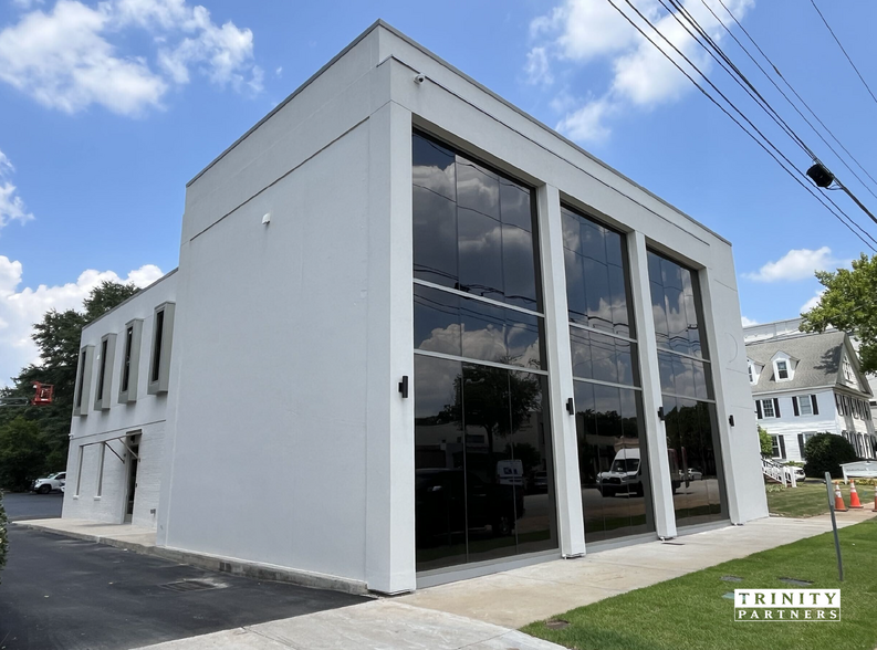 2717 Devine St, Columbia, SC for lease - Building Photo - Image 1 of 4