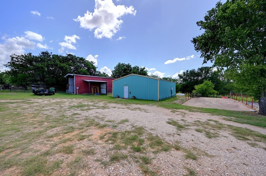 1940 Magnolia Ave, Luling, TX for sale - Building Photo - Image 3 of 35
