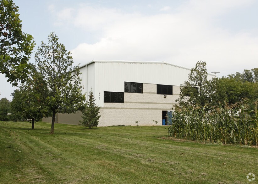 51716 Grand River Ave, Wixom, MI for lease - Primary Photo - Image 1 of 5