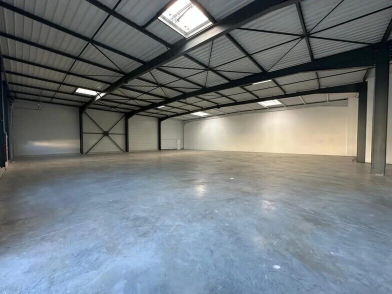 Retail in Rambouillet for lease - Building Photo - Image 2 of 13