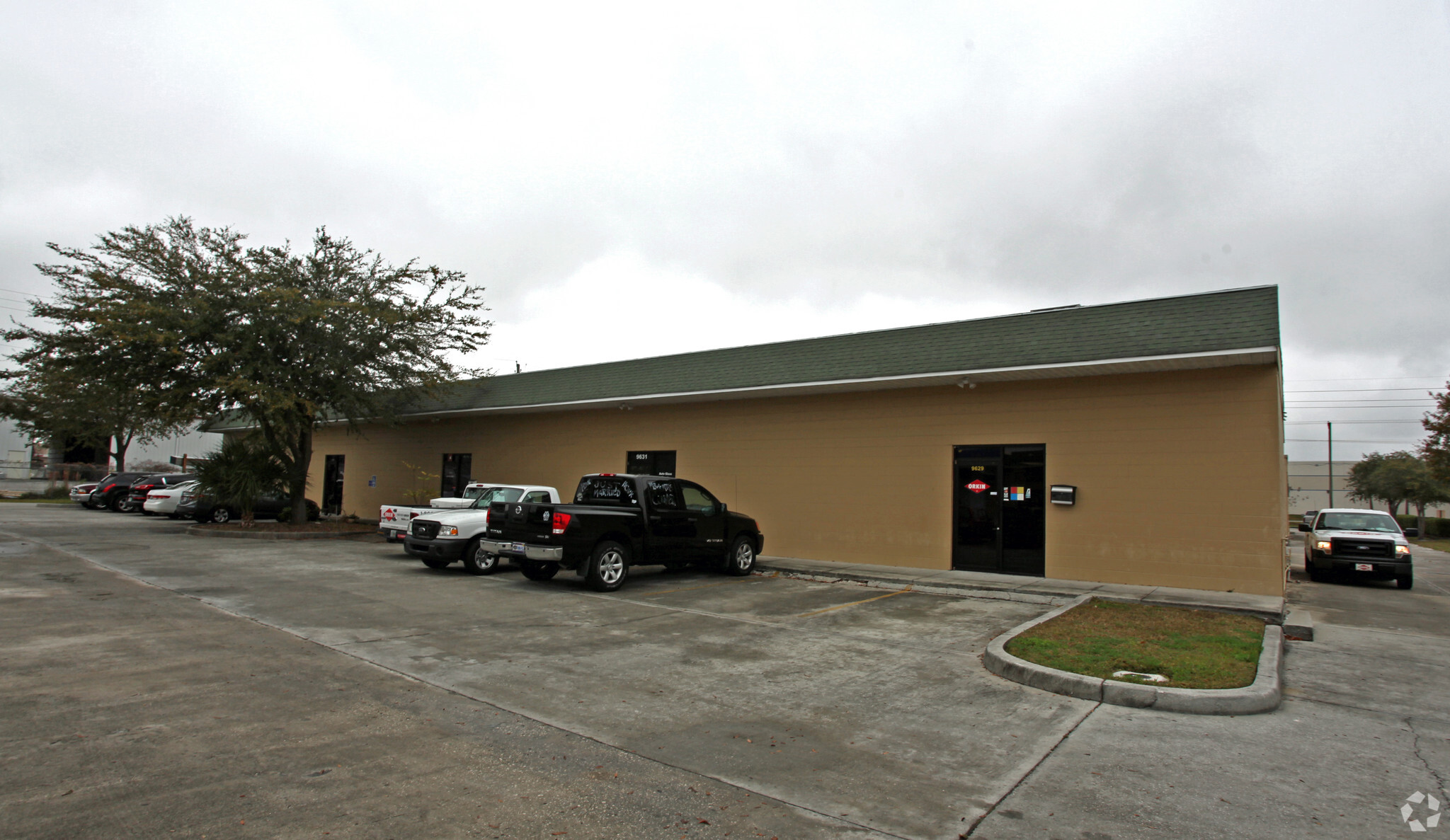 9633-9643 Palm River Rd, Tampa, FL for lease Primary Photo- Image 1 of 10