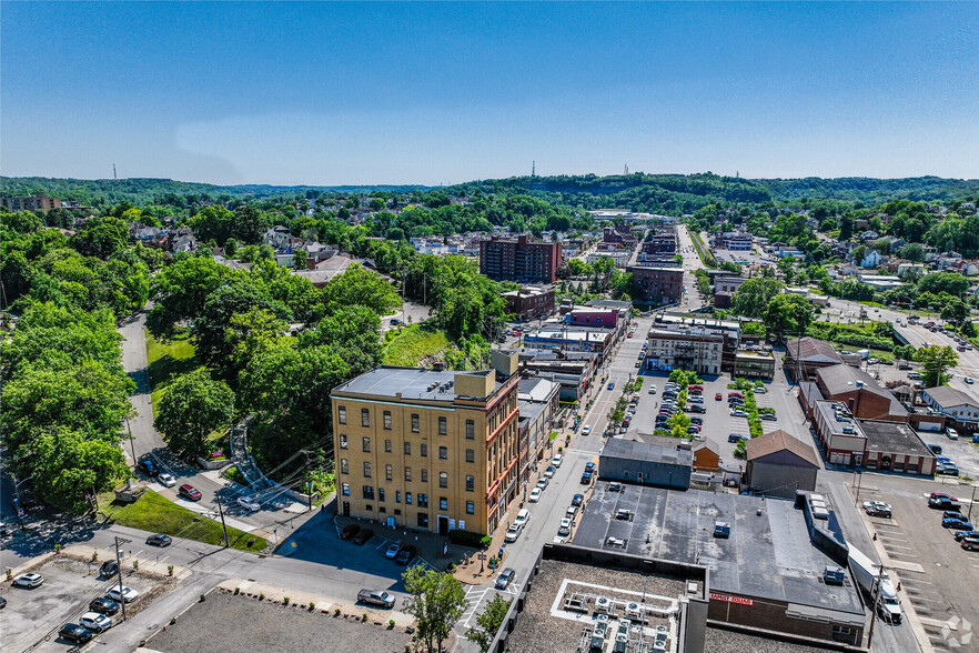 146-150 E Main St, Carnegie, PA for lease - Building Photo - Image 2 of 13