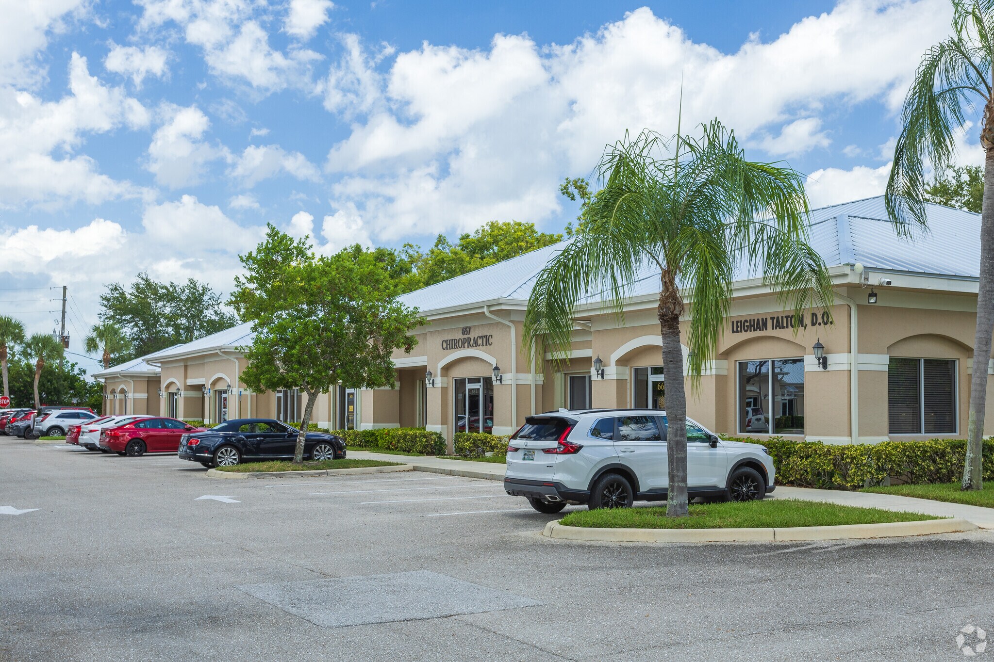 563-617 SE Central Pky, Stuart, FL for lease Primary Photo- Image 1 of 6