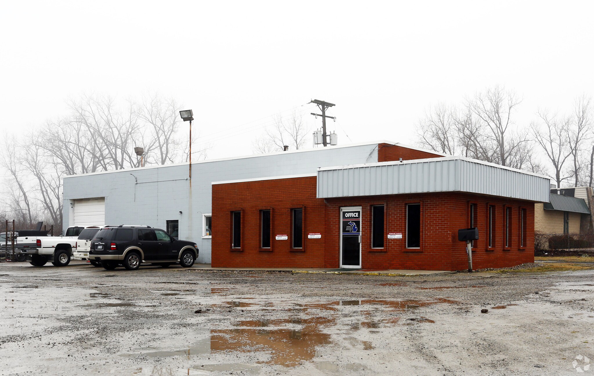 27821 Fort St, Gibraltar, MI for sale Primary Photo- Image 1 of 1