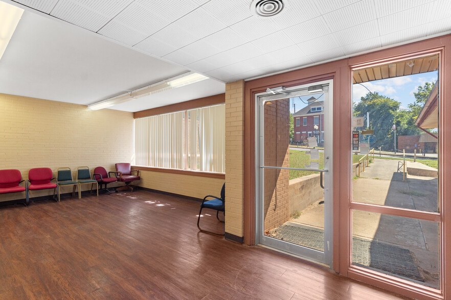 116 E Robert S Kerr Blvd, Wynnewood, OK for sale - Building Photo - Image 2 of 59