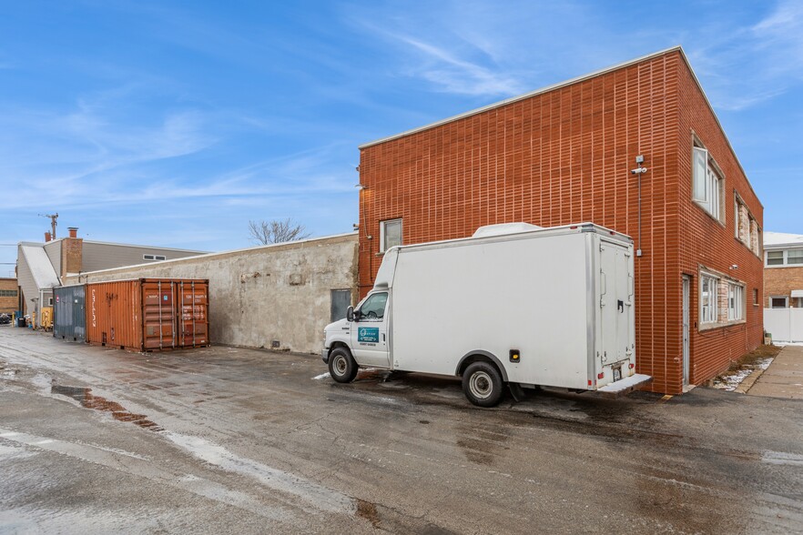 7004 W Cullom Ave, Norridge, IL for sale - Building Photo - Image 3 of 3