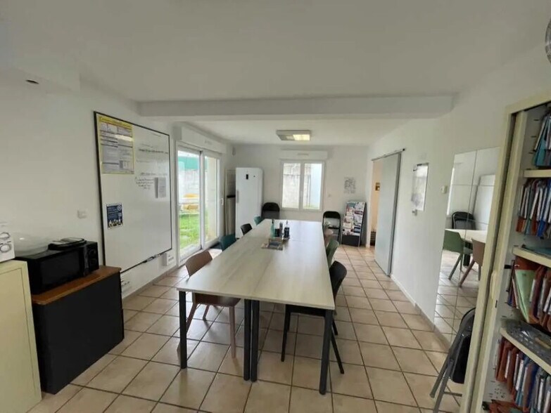 Office in Compiègne for lease - Interior Photo - Image 3 of 9