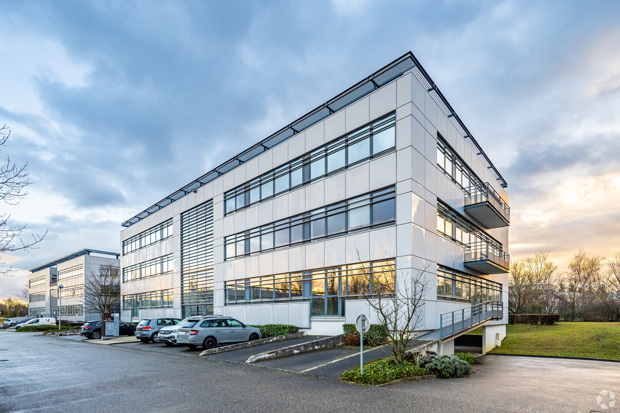 Office in Saint-Priest for lease Primary Photo- Image 1 of 3