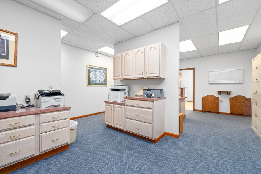 390 W 17th St, Hopkinsville, KY for sale - Interior Photo - Image 3 of 37