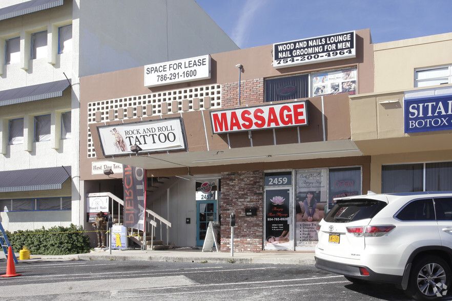 2457-2459 E Commercial Blvd, Fort Lauderdale, FL for lease - Primary Photo - Image 1 of 18