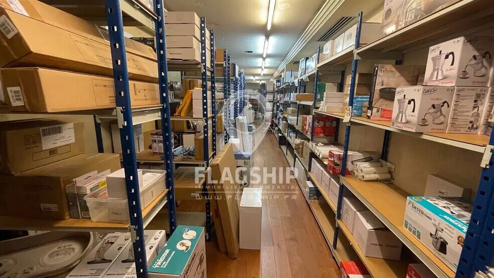 Retail in Paris for lease - Building Photo - Image 3 of 6