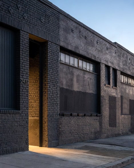 2432 E 8th St, Los Angeles, CA for lease - Building Photo - Image 3 of 12