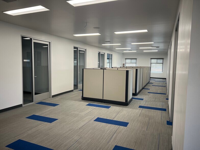 235 W 5th Ave, Escondido, CA for sale - Interior Photo - Image 3 of 13