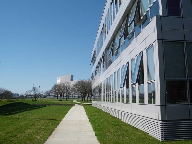 9 Impasse Claude Nougaro, Saint-Herblain for lease - Building Photo - Image 3 of 17