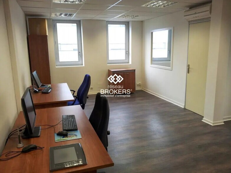 Office in Avignon for lease - Interior Photo - Image 1 of 3