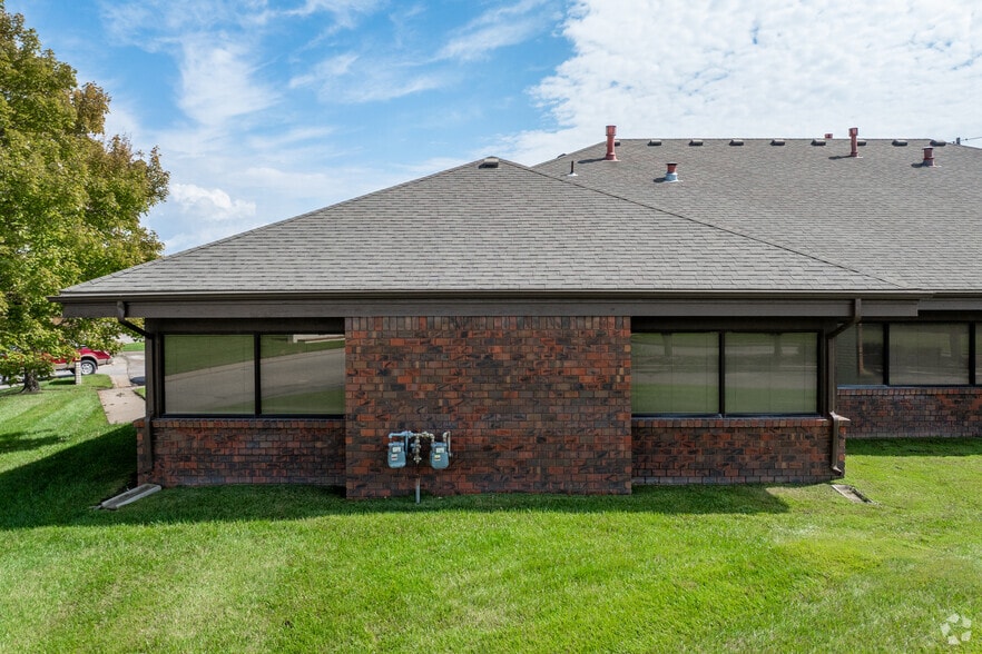 7570 W 21st St N, Wichita, KS for lease - Building Photo - Image 3 of 4