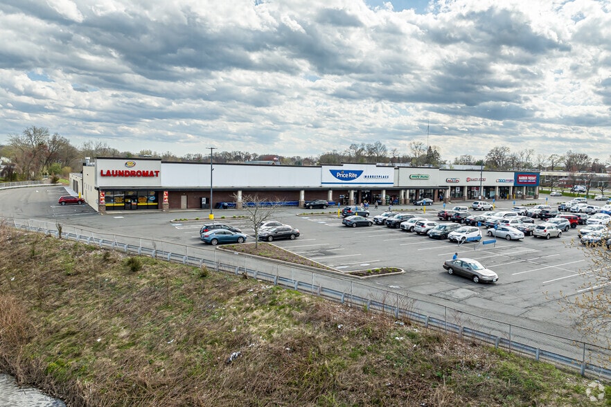 983 New Britain Ave, West Hartford, CT for lease - Primary Photo - Image 1 of 6
