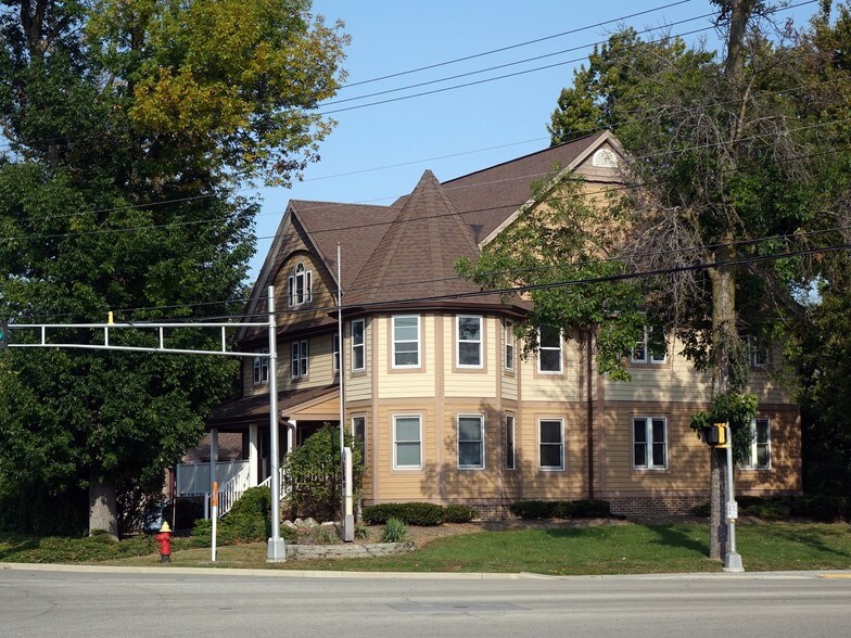 6001 N Green Bay Ave, Glendale, WI for sale - Building Photo - Image 1 of 1