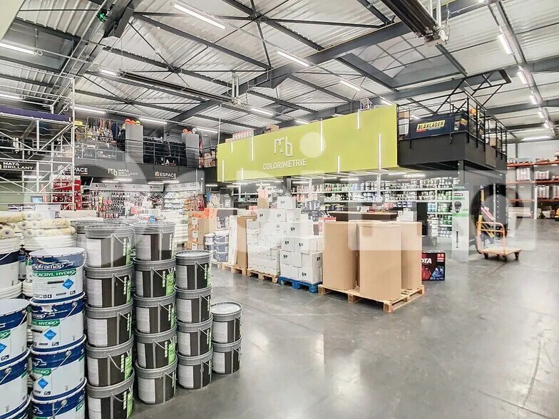 Retail in Villefranche-sur-Saône for lease - Interior Photo - Image 3 of 5