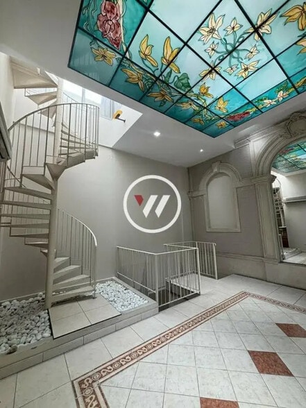 Office in Marseille for sale - Interior Photo - Image 1 of 10