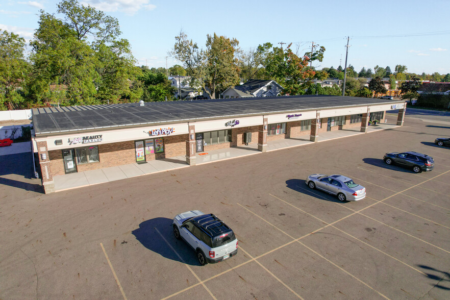 635 S Waverly Rd, Lansing, MI for lease - Building Photo - Image 1 of 11