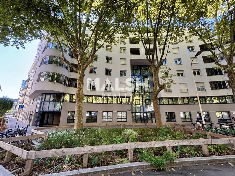 Office in Lyon for sale - Building Photo - Image 1 of 11