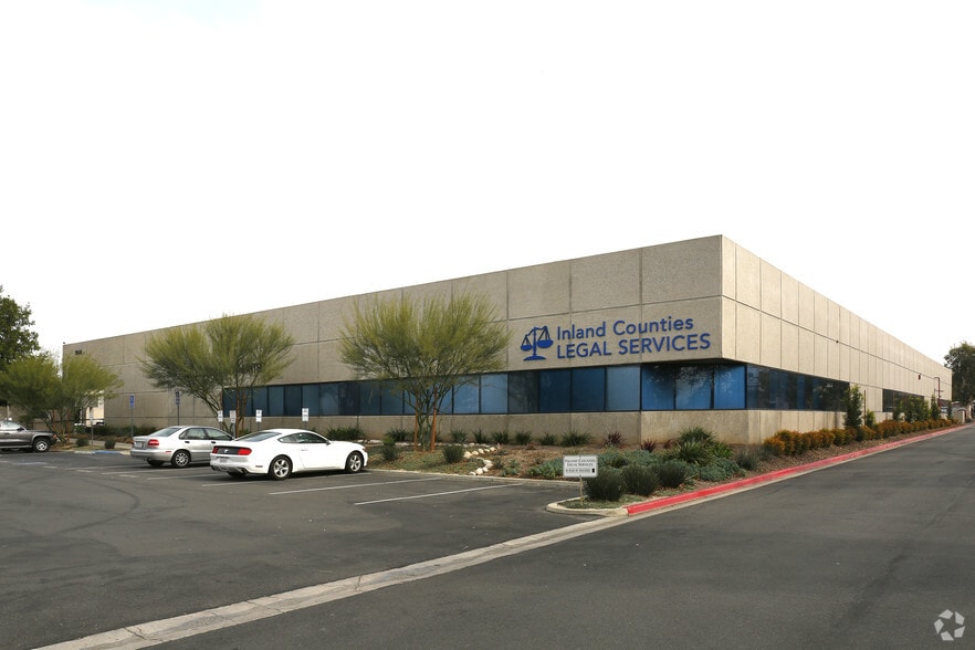 IOWA CORPORATE CENTER portfolio of 6 properties for sale on LoopNet.com - Primary Photo - Image 2 of 6