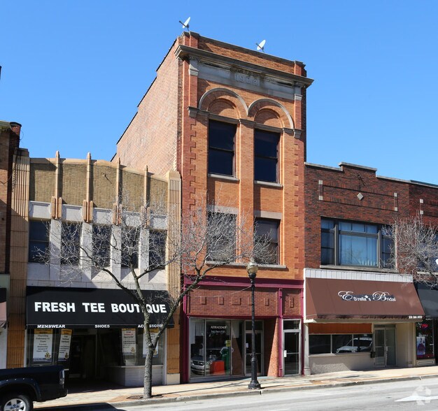 10 N Broadway, Aurora, IL for sale - Primary Photo - Image 1 of 1