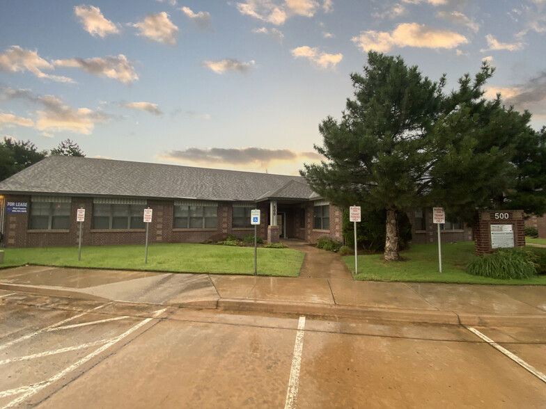 416 W 15th St, Edmond, OK for lease - Building Photo - Image 1 of 12