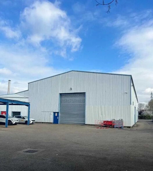 5 Avenue Karl Marx, Vaulx-en-Velin for lease - Building Photo - Image 3 of 8