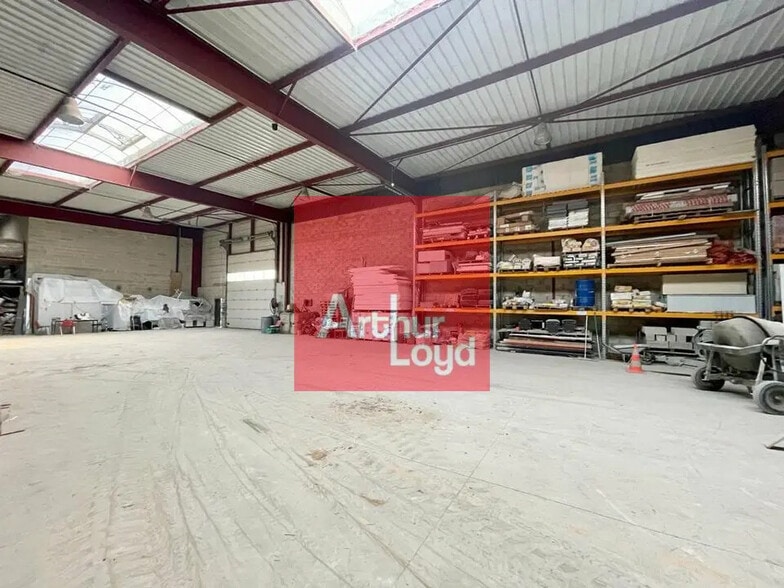 Flex in Cesson for lease - Interior Photo - Image 2 of 3